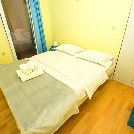 Apartment Neno Apartment Sutomiscica