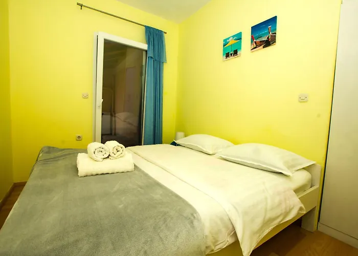 Апартаменты Apartment Neno Sutomiscica